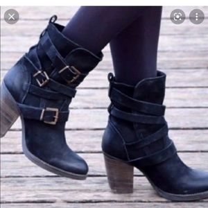 Steve Madden Yale Belted Booties